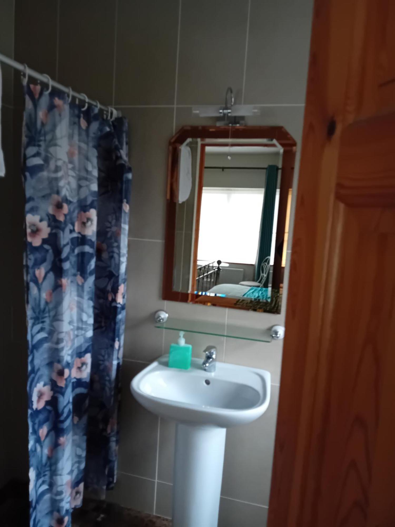 Golden Rose House Bed & Breakfast Knock  Dış mekan fotoğraf